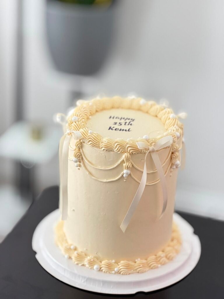 7 inch vintage cake